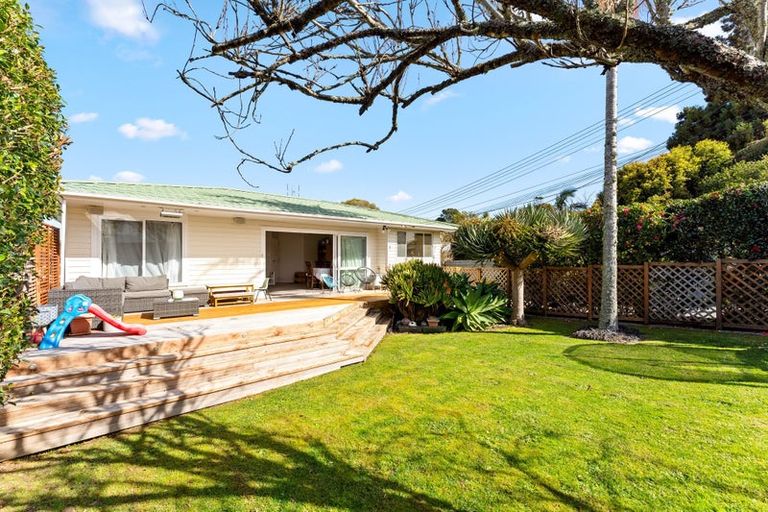 Photo of property in 1/296 Wairau Road, Glenfield, Auckland, 0629