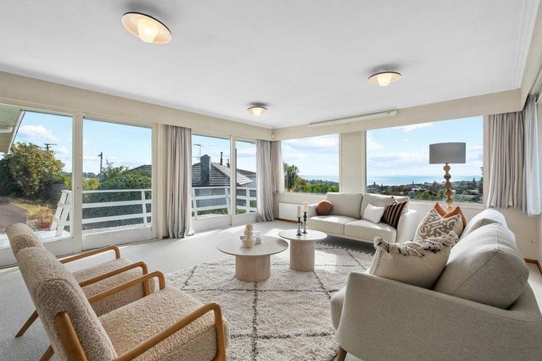 Photo of property in 1 Elizabeth Place, Mairangi Bay, Auckland, 0630