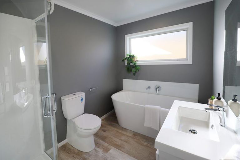 Photo of property in 42 Te Ara O Roimata, Wainuiomata, Lower Hutt, 5014