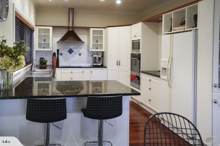 Photo of property in 30 Chamari Close, Titirangi, Auckland, 0604