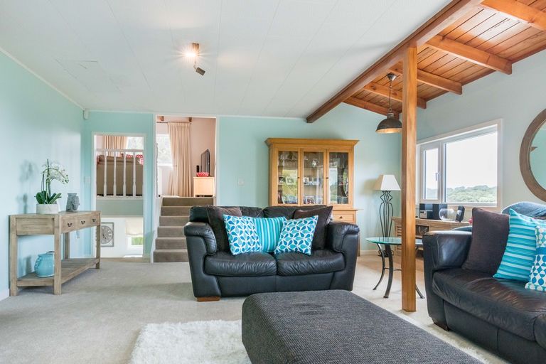 Photo of property in 24 Deirdre Place, Titirangi, Auckland, 0604