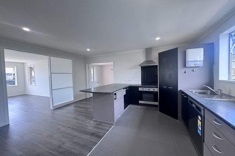 Photo of property in 32 Dunbarton Street, Redwood, Christchurch, 8051