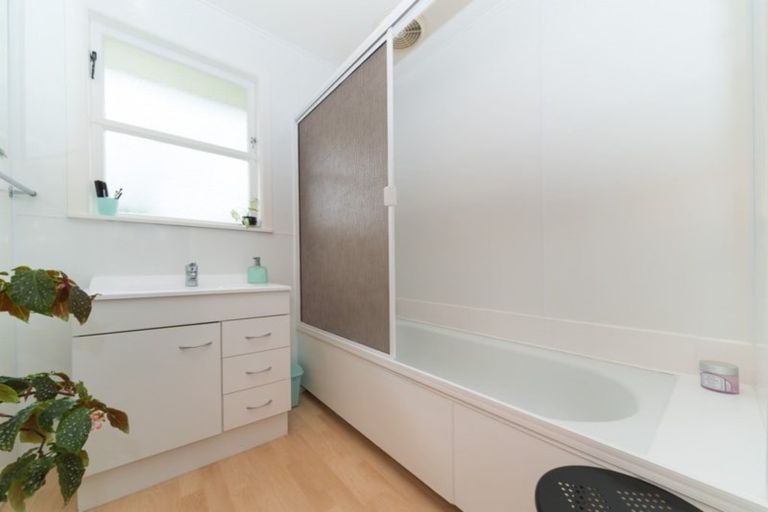 Photo of property in 42 Tararua Terrace, Cloverlea, Palmerston North, 4412