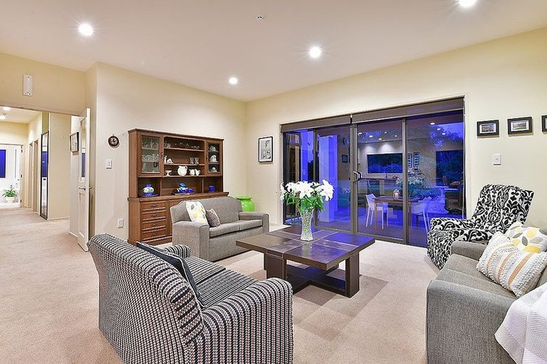 Photo of property in 15 Koraha Road, Kumeu, 0892