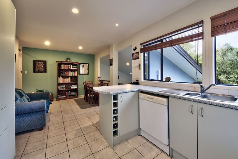 Photo of property in 35 Chamari Close, Titirangi, Auckland, 0604