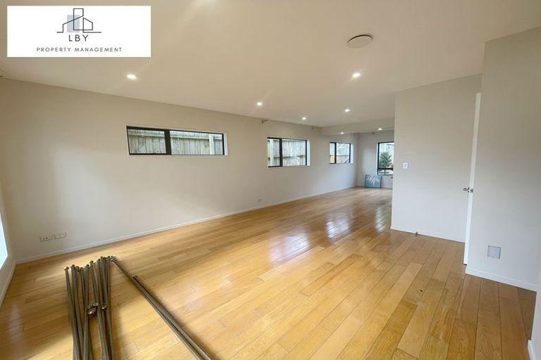 Photo of property in 98 Cardiff Road, Pakuranga, Auckland, 2010