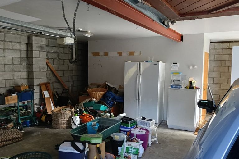 Photo of property in 16 Furneaux Grove, Whitby, Porirua, 5024