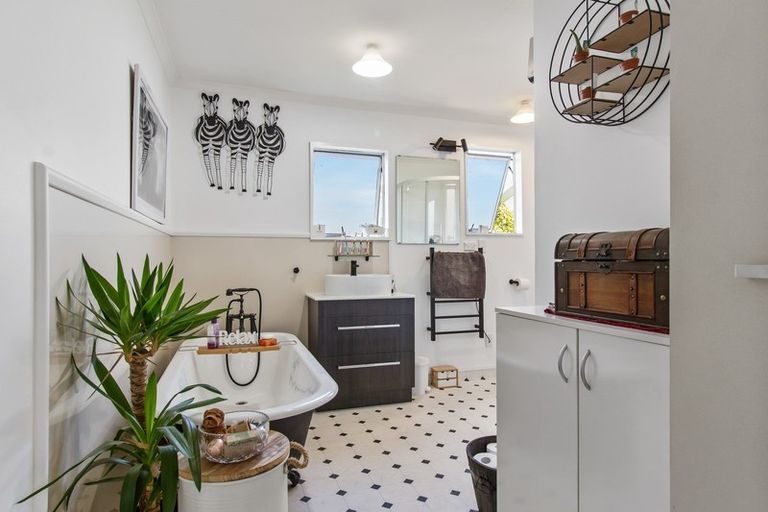 Photo of property in 10 Studholme Street, Waimate, 7924