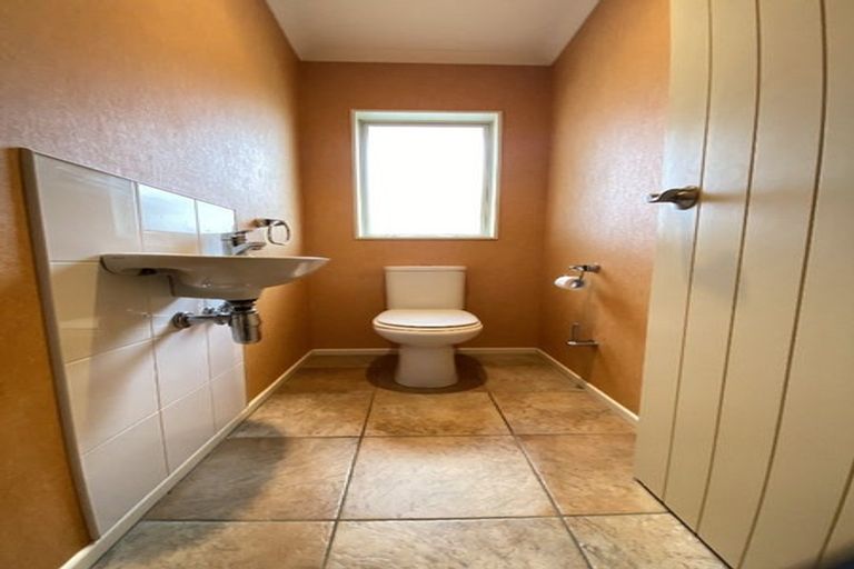 Photo of property in 15 Sierra Court, Roslyn, Palmerston North, 4414