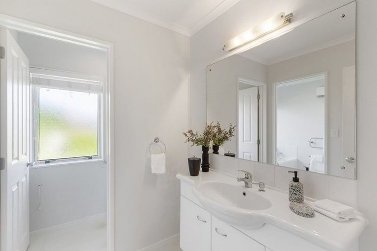 Photo of property in 42 Grace James Road, Pukekohe, 2120