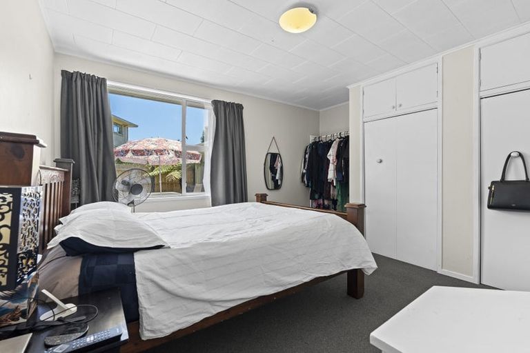 Photo of property in 2/12 Ambury Place, Merrilands, New Plymouth, 4312