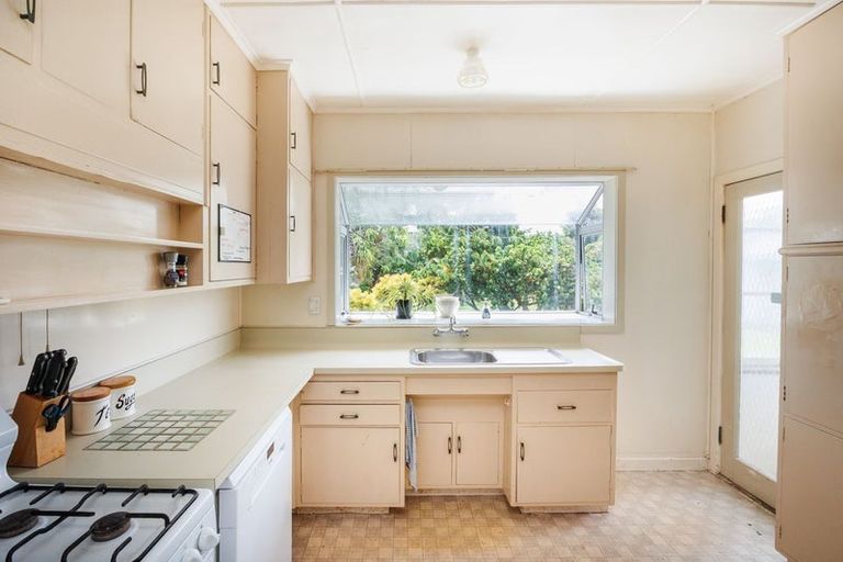 Photo of property in 64 Guy Avenue, Takaro, Palmerston North, 4410