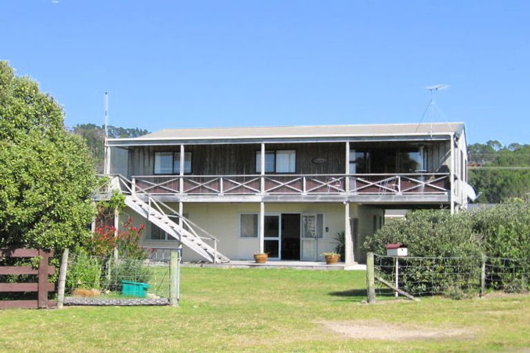 Photo of property in 2 Banks Street, Cooks Beach, Whitianga, 3591