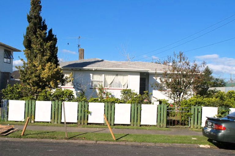 Photo of property in 8 Cheviot Street, Mangere East, Auckland, 2024