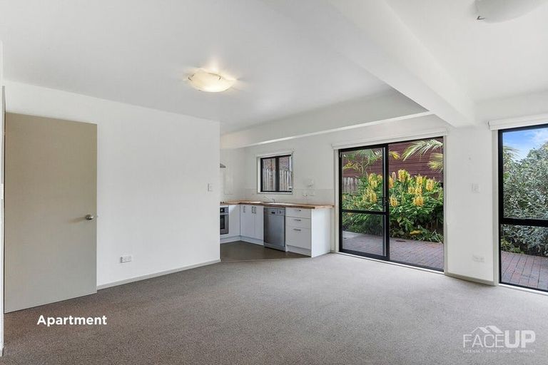 Photo of property in 50 Lagoon Way, West Harbour, Auckland, 0618