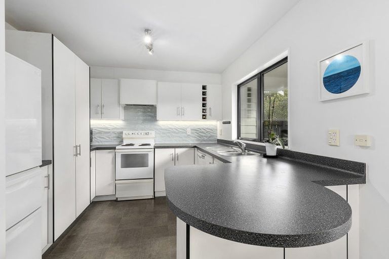 Photo of property in 5 Shastri Terrace, Khandallah, Wellington, 6035