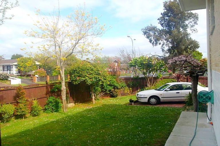 Photo of property in 38 Whiteacres Drive, Sunnyhills, Auckland, 2010