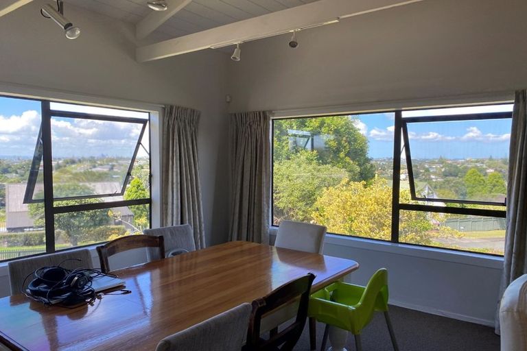 Photo of property in 19 Glen Vista Place, Bayview, Auckland, 0629