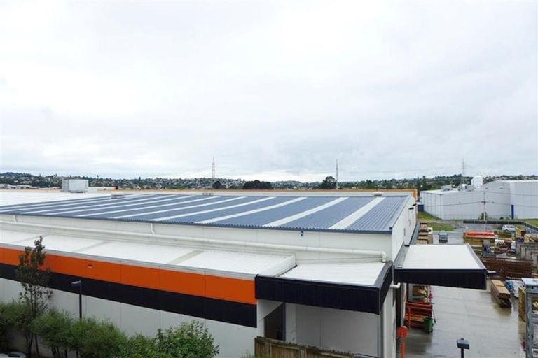 Photo of property in 3m/10 Crown Lynn Place, New Lynn, Auckland, 0600