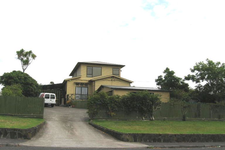 Photo of property in 95 Awaroa Road, Sunnyvale, Auckland, 0612