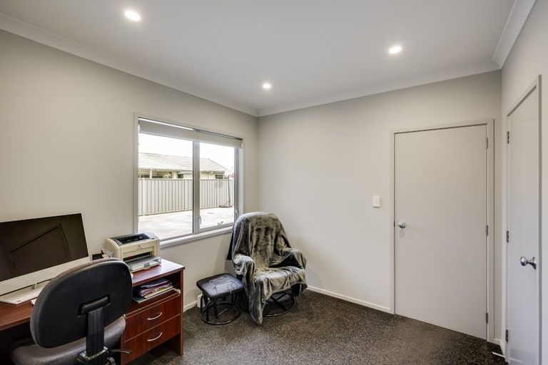 Photo of property in 17 Waitaki Way, Poraiti, Napier, 4112