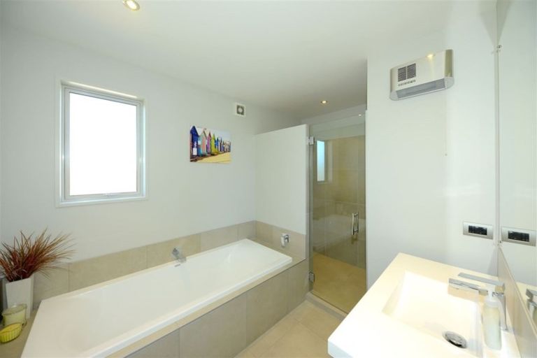 Photo of property in 156a Avonhead Road, Ilam, Christchurch, 8041