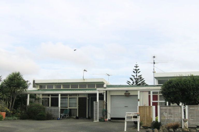 Photo of property in 10 Bermuda Grove, Paraparaumu Beach, Paraparaumu, 5032