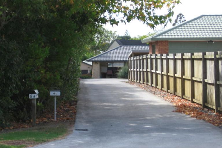 Photo of property in 6 Vardon Road, Green Bay, Auckland, 0604