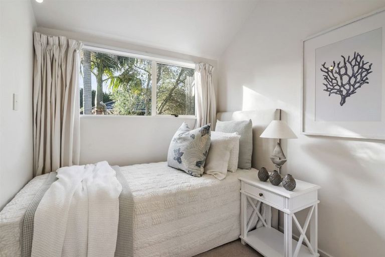 Photo of property in 2/160 Forrest Hill Road, Forrest Hill, Auckland, 0620