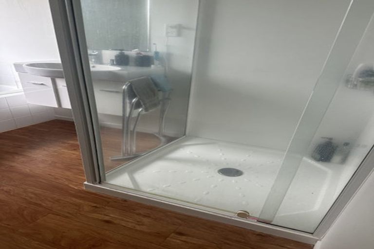 Photo of property in 4a Royal Park Drive, Parklands, Christchurch, 8083