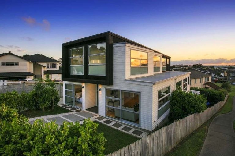 Photo of property in 5 Kilear Close, Pinehill, Auckland, 0632