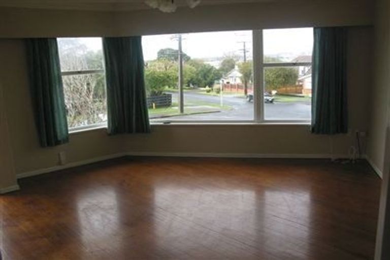 Photo of property in 3/19 Lake Pupuke Drive, Takapuna, Auckland, 0622