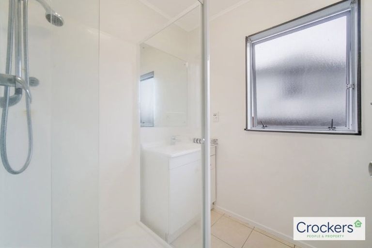 Photo of property in 21 Edgware Road, West Harbour, Auckland, 0618