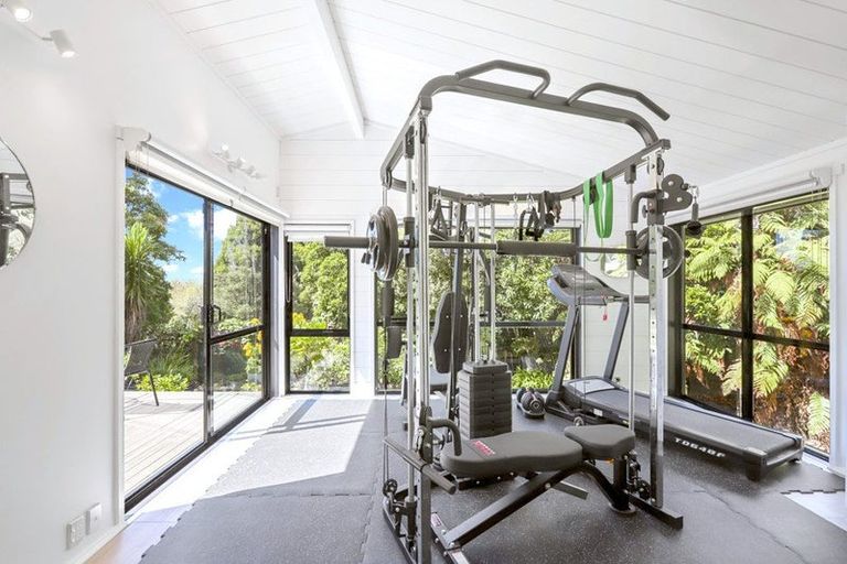 Photo of property in 192 Mountain Road, Henderson Valley, Auckland, 0612