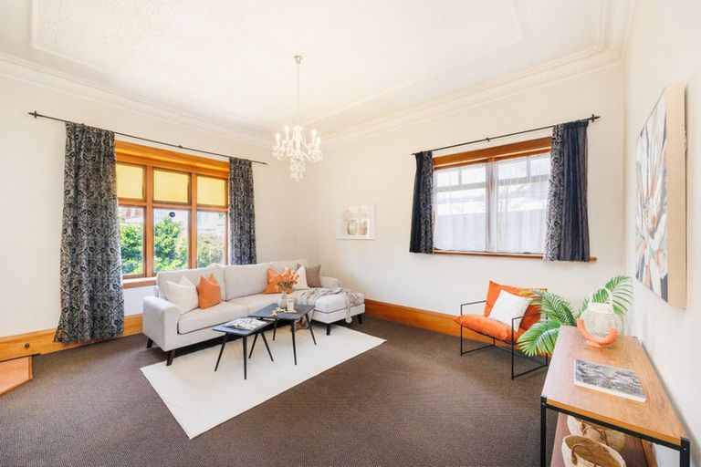 Photo of property in 110 Featherston Street, Takaro, Palmerston North, 4412