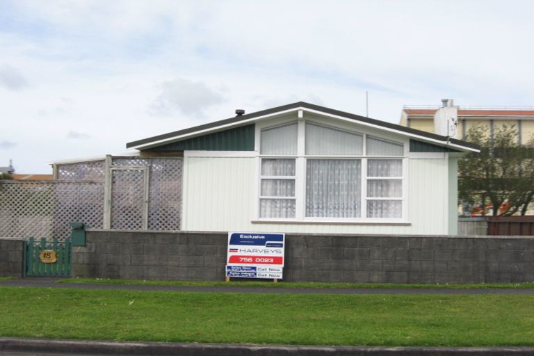 Photo of property in 15 Kahikatea Street, Inglewood, 4330