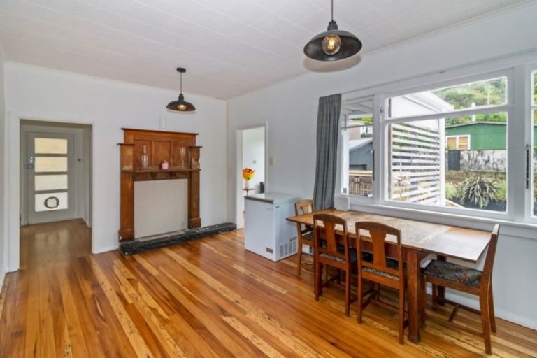 Photo of property in 120 Huatoki Street, Frankleigh Park, New Plymouth, 4310