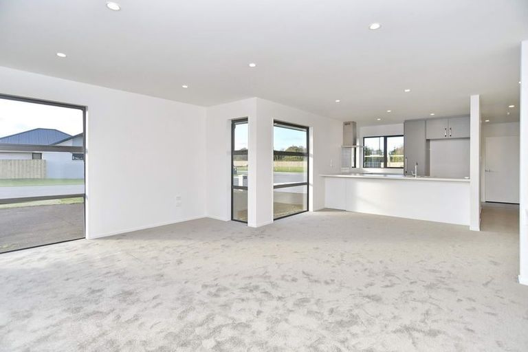 Photo of property in 16 Grey View Grove, Rangiora, 7400