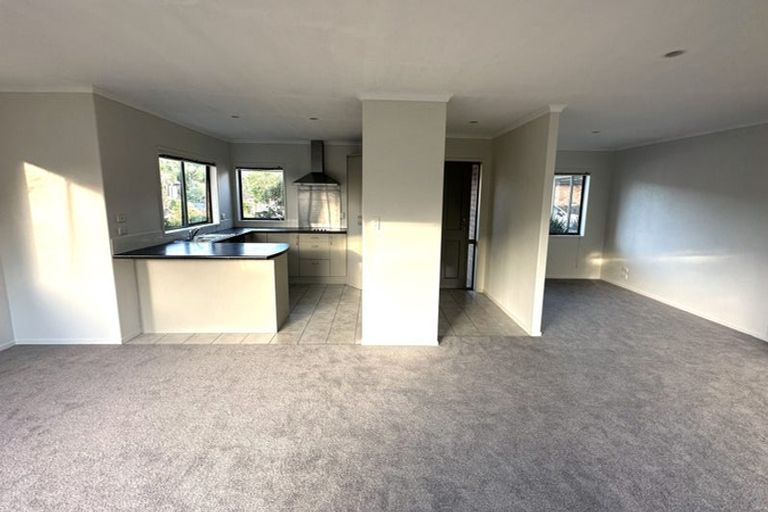 Photo of property in 19 Ballymore Drive, Pinehill, Auckland, 0632