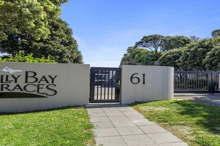 Photo of property in Shelley Bay Terraces, 3/61 Maupuia Road, Maupuia, Wellington, 6022