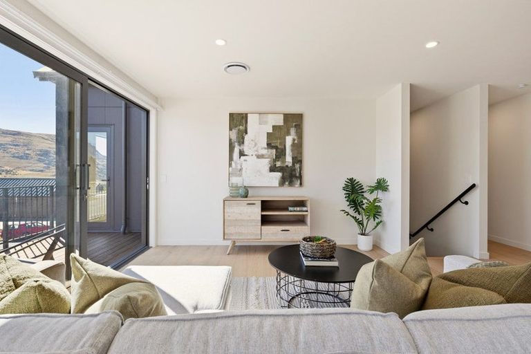 Photo of property in 104 Spur Ridge Rise, Jacks Point, 9371