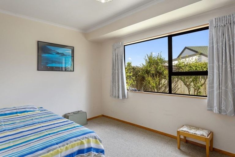 Photo of property in 8 Astelia Way, Waipahihi, Taupo, 3330