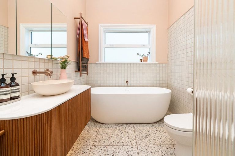 Photo of property in 18 Lawrence Street, Newtown, Wellington, 6021