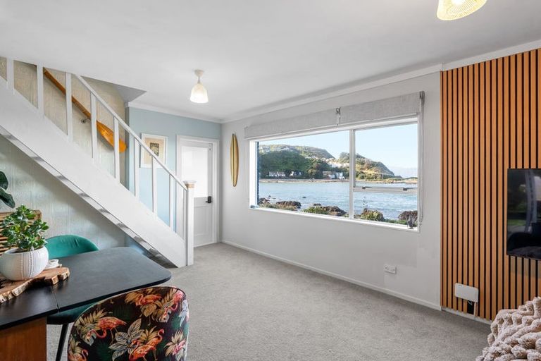 Photo of property in 2/104 Owhiro Bay Parade, Owhiro Bay, Wellington, 6023