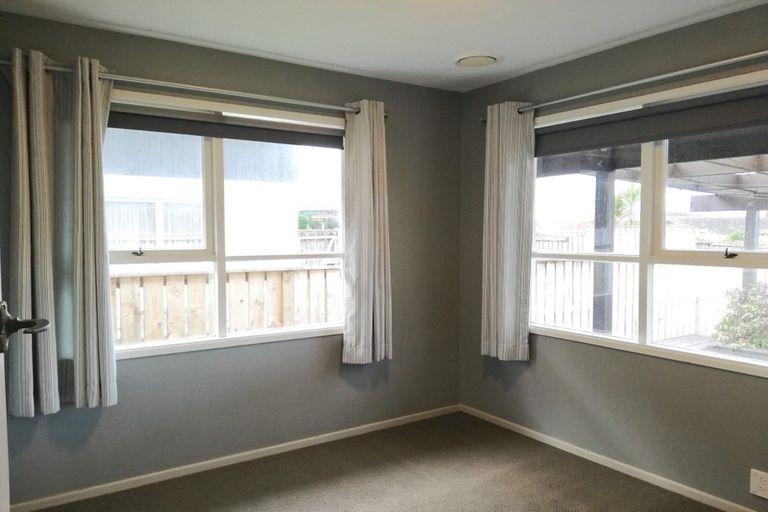 Photo of property in 15 Ware Place, Pakuranga Heights, Auckland, 2010