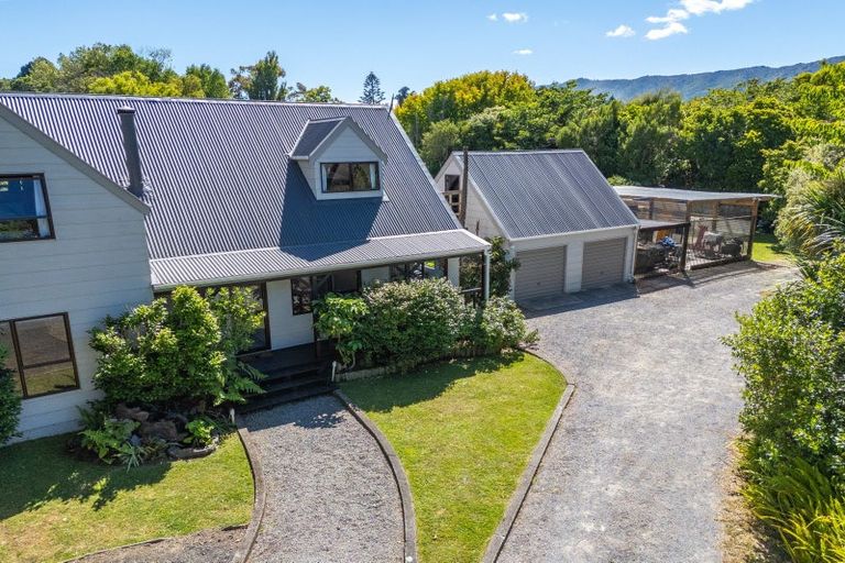 Photo of property in 203 Te Moana Road, Waikanae, 5036