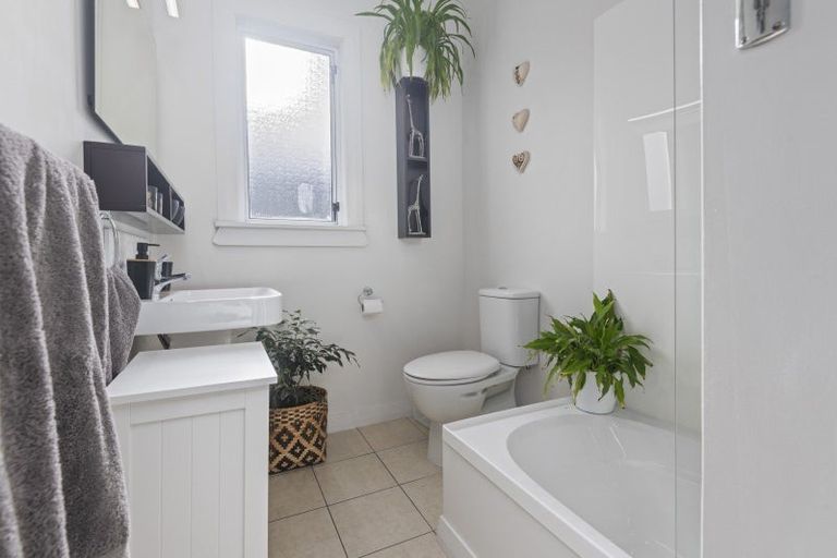 Photo of property in 10 Trent Avenue, Hokowhitu, Palmerston North, 4410