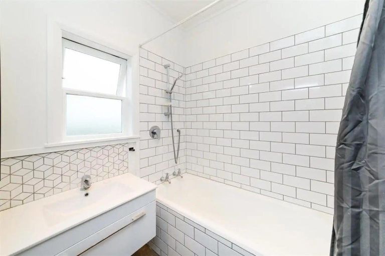 Photo of property in 5 Bell Street, Marton, 4710