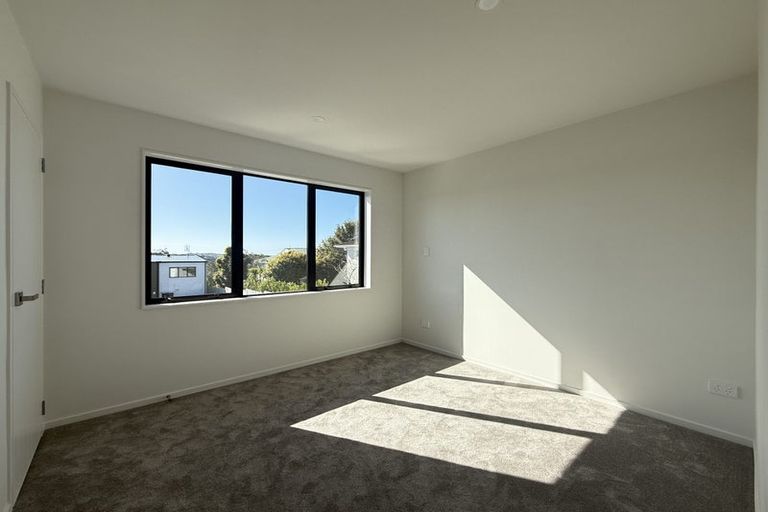 Photo of property in 33b Garadice Road, Rothesay Bay, Auckland, 0630
