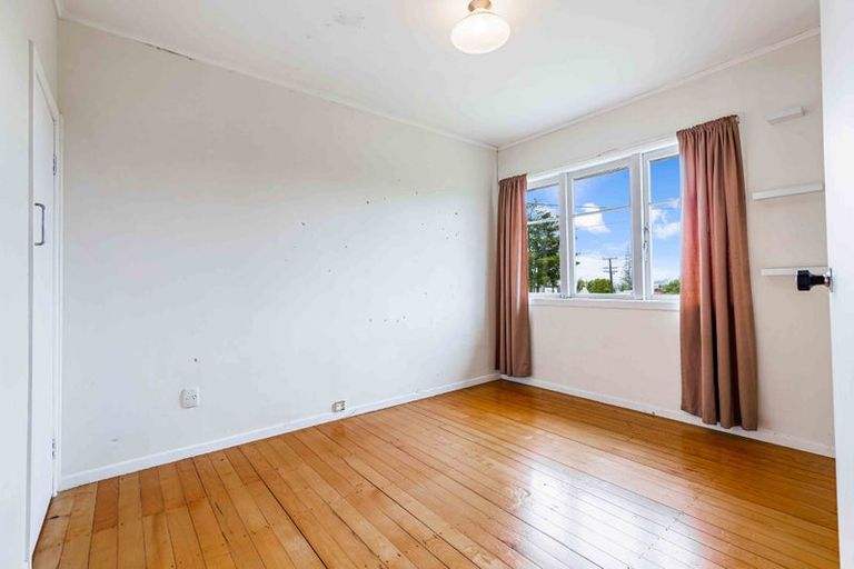 Photo of property in 18 Vodanovich Road, Te Atatu South, Auckland, 0610